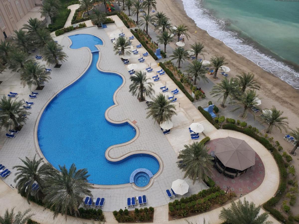 Al Bahar Hotel & Resort Füceyre Dış mekan fotoğraf Aerial view of the pool