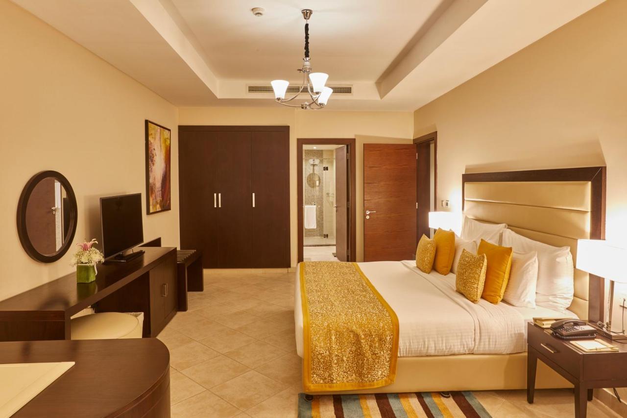 Al Bahar Hotel & Resort Füceyre Dış mekan fotoğraf A bedroom at the Jumeirah Beach Hotel