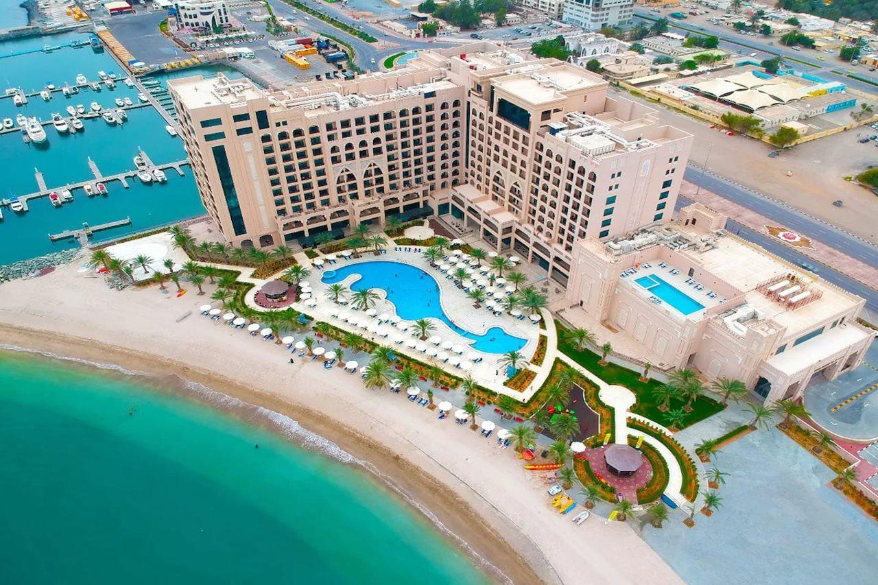 Al Bahar Hotel & Resort Füceyre Dış mekan fotoğraf Aerial view of the hotel